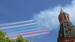 Su-25 tạo nên cờ nước Nga.