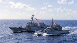 Tàu Mỹ và Pháp thực chiện FONOP.