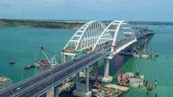 Cầu qua eo biển Kerch, nối liền từ đất Nga sang Crimea.
