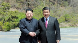Lãnh đạo Triều Tiên Kim Jong Un và chủ tịch Trung Quốc Tập Cận Bình tại Đại Liên, Trung Quốc.