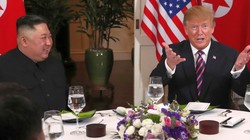 Lãnh đạo Hoa Kỳ và Triều Tiên trong bữa ăn tối ngày 27.2.2019.
