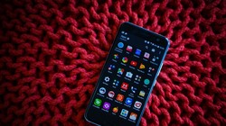 Việc xem video trên điện thoại đang trở thành thói quen của nhiều người