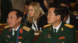 Phái đoàn quân sự của Việt Nam sang thăm Nga dưới sự dẫn đầu của Bộ trưởng Ngô Xuân Lịch.