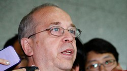 Ông  Daniel Russel.