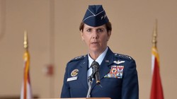 Tướng 4 sao Không quân Lori J. Robinson