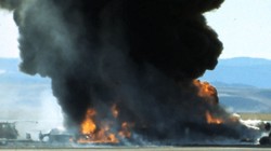 Video: Máy bay ném bom B-52 của Mỹ rơi trên đảo Guam