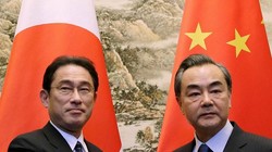 Ngày 25/7/2016, Ngoại trưởng Nhật Bản Fumio Kishida có cuộc hội đàm với người đồng cấp Trung Quốc, Vương Nghị. Ảnh: Đa Chiều.