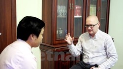 Chuyên gia Pavel Gudev trả lời phóng vấn phóng viên TTXVN. (Ảnh: Quang Vinh/Vietnam+)