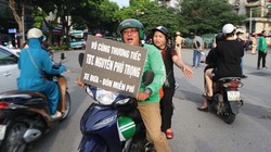 Ông Dũng tắt app công nghệ, chở miễn phí người dân đến đám tang.