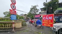 Nước sông Hồng dâng cao, Hà Nội cấm cầu Long Biên