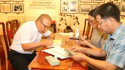 HLV Park Hang Seo tới Mặt trận Tổ quốc Việt Nam ủng hộ đồng bào bị bão lũ