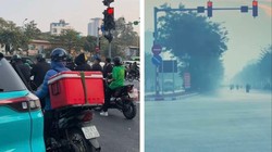 Đèn giao thông "đang xanh chuyển đỏ, nháy đỏ không chuyển xanh": Cục CSGT nói gì?