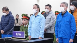 Cựu Chủ tịch Nhà xuất bản Giáo dục hầu tòa, nữ chủ tịch đưa hối lộ xin xét xử vắng mặt