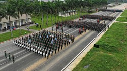 Các chiến sĩ tập luyện diễu binh kỷ niệm Quốc khánh 2/9. Ảnh: Vietnamnet.