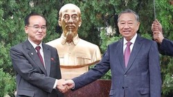 Tổng bí thư dự lễ khánh thành tượng Chủ tịch Hồ Chí Minh tại Đại sứ quán Việt Nam ở Triều Tiên