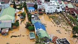 Bộ Chính trị lập 5 đoàn công tác, huy động toàn quốc chi viện 4 tỉnh khắc phục mưa lũ