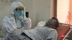 Diễn tập cấp cứu bệnh nhân tại BV Dã chiến. Ảnh: NT