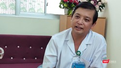 Bác sĩ trưởng khoa Nhiễm D, BV Bệnh Nhiệt đới TP.HCM chia sẻ về tái nhiễm COVID-19. Ảnh: Hòa Bình