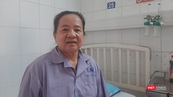 Cụ bà 71 tuổi bị tai biến mạch máu não được cứu sống trong gang tất và đi đứng bình thường. Ảnh: Nguyễn Trăm