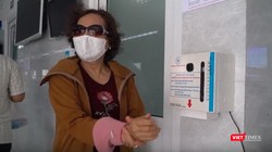 BV Thống Nhất trang bị máy rửa tay ở nhiều khu vực giúp người bệnh tiện lợi rửa tay sát khuẩn,chống dịch COVID-19. Ảnh: BV Thống Nhất TP.HCM