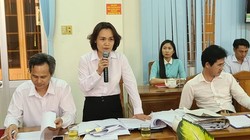 Thẩm phán Lê Thị Hồng Hạnh trả lời tại họp báo. Ảnh: Tuổi Trẻ