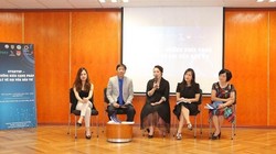 Các diễn giả trong buổi tọa đàm đầu tiên với chủ đề “Startup Việt – Gọi vốn” sáng 28/9. Từ trái qua phải: Lê Hàn Tuệ Lâm – Giám đốc Việt Nam của Quỹ Nextrans Hàn Quốc; PGS.TS Trần Văn Nam, Trưởng Khoa Luật, Đại học Kinh tế Quốc dân (đồng chủ trì); Nguyễn 