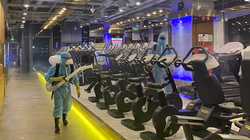 Khử khuẩn phòng gym. Ảnh: Internet