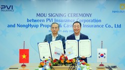 Ông Dương Thanh Francois - Chủ tịch HĐTV Bảo hiểm PVI và ông Choi Mun Seob - Tổng Giám đốc Bảo hiểm NH P&C ký kết thỏa thuận hợp tác