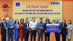 VNVC trao tặng Bộ Y tế 500.000 liều vắc xin sởi để sớm khống chế dịch