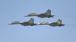 Dàn máy bay, vũ khí hiện đại tham gia diễu binh kỷ niệm 50 năm thống nhất đất nước