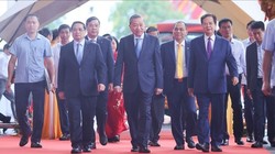 Tổng bí thư Tô Lâm, Thủ tướng Chính phủ Phạm Minh Chính, nguyên Thủ tướng Chính phủ Nguyễn Tấn Dũng, cùng các đại biểu tới dự lễ khởi công, khánh thành 250 công trình - Ảnh: VGP/Nhật Bắc.