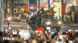 Đoàn diễu binh, diễu hành di chuyển trên đường phố trong buổi tổng hợp luyện lần thứ nhất. (Ảnh: Phạm Tuấn Anh/TTXVN)