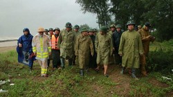 Bão số 5 giật cấp 17, người dân vùng bão không ra đường từ 11h trưa nay