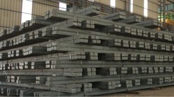 Việt Nam mới chỉ dùng một loại phôi thép duy nhất là phôi vuông để cán thép xây dựng (thép thanh, thép dây) và thép hình nhỏ (thép U,I)