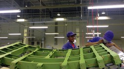 Công nhân Việt trong một nhà máy có vốn đầu tư Nhật Bản tại Việt Nam