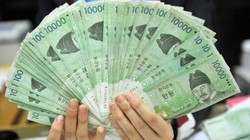 Kinh tế Hàn Quốc đang ở giữa hai gọng kềm?