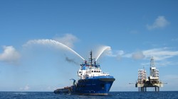 Giá dầu thô giảm là cơ hội cho PVN sở hữu những mỏ khai thác với giá rẻ hơn so với trước.