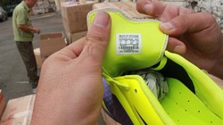 Giày thể thao hiệu Nike sản xuất từ Trung Quốc gắn mắc xuất xứ Việt Nam.