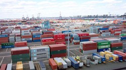 Các chuyên gia cho rằng bán quyền khai thác, sử dụng và quản lý cảng biển cho tư nhân không những không có độc quyền mà còn tạo cạnh tranh trong dịch vụ vận tải biển thời gian tới