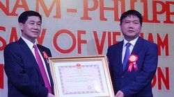 Ông Johnathanh Hạnh Nguyễn từng tham gia kinh doanh hàng không nhiều năm trước, tham gia đàm phán mở đường bay TP HCM - Manila (Philippines). Tập đoàn của ông hiện chủ yếu kinh doanh hàng hiệu, có mặt tại nhiều trung tâm thương mại xa xỉ và đang lấn sang 