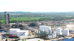 Một góc Nhà máy lọc dầu Dung Quất 