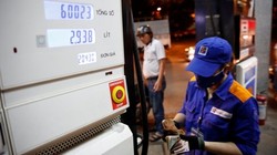 Dư luận đặt câu hỏi: Hoạt động gây thua lỗ của Petrolimex Singapore có “gây áp lực” với hoạt động của Petrolimex trong nước.