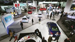 Người Việt chi chục triệu “đô” nhập ô tô mỗi ngày