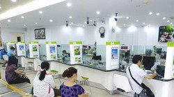 Giao dịch tại Vietcombank. Hiện giá trị vốn hóa của VCB đang cao nhất thị trường, đạt 145.242 tỉ đồng, tương đương 6,65 tỉ đô la Mỹ.