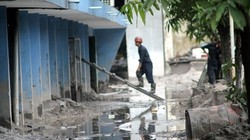 Moong than, hầm lò bị ngập sâu trong nước, khai trường tan hoang khi hệ thống đường bị mưa lũ làm xói lở là khung cảnh thương tâm ở vựa than Quảng Ninh.