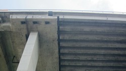  Ngày 2-8, Sở Giao thông Vận tải TP HCM cho biết đã tiếp nhận thông tin về việc một số trang mạng xã hội phản ánh cầu Phú Mỹ xuất hiện vết nứt bất thường.