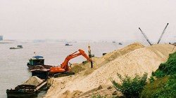 Khai thác cát trên sông Hồng (ảnh nguồn Internet)