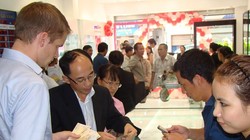 Những diễn biến căng thẳng liên tiếp trên thị trường chứng khoán, ngoại tệ, vàng và lãi suất liên ngân hàng là nguyên nhân khiến thị trường mở và thị trường tín phiếu sôi động trở lại