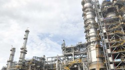 Lọc dầu Dung Quất chịu mức thuế cao vẫn lãi lớn