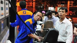 Petrolimex kêu khổ với “hai loại tỉ giá”